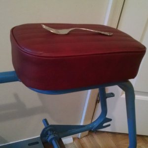 flexo_burgandy_seat