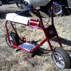 Candy_Red_with_white_seat_004